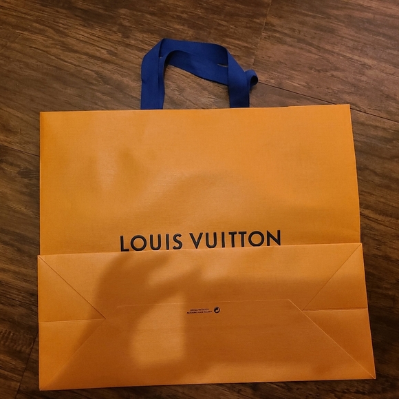 Louis Vuitton Tote - Picture 2 of 7